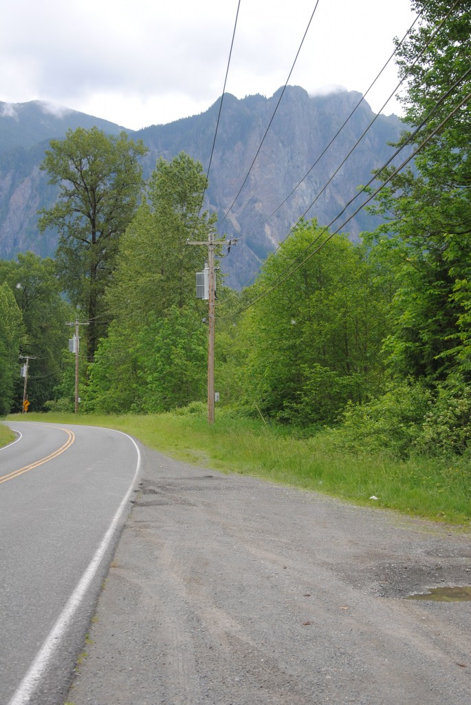 Her stod skiltet med "Welcome to Twin Peaks"