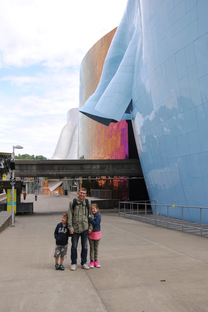 EMP museet ligger i en ret særpræget bygning